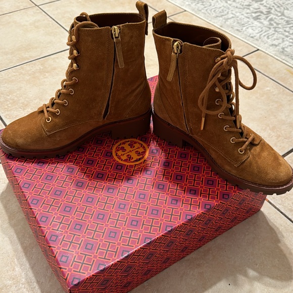 Boots - Picture 3 of 8